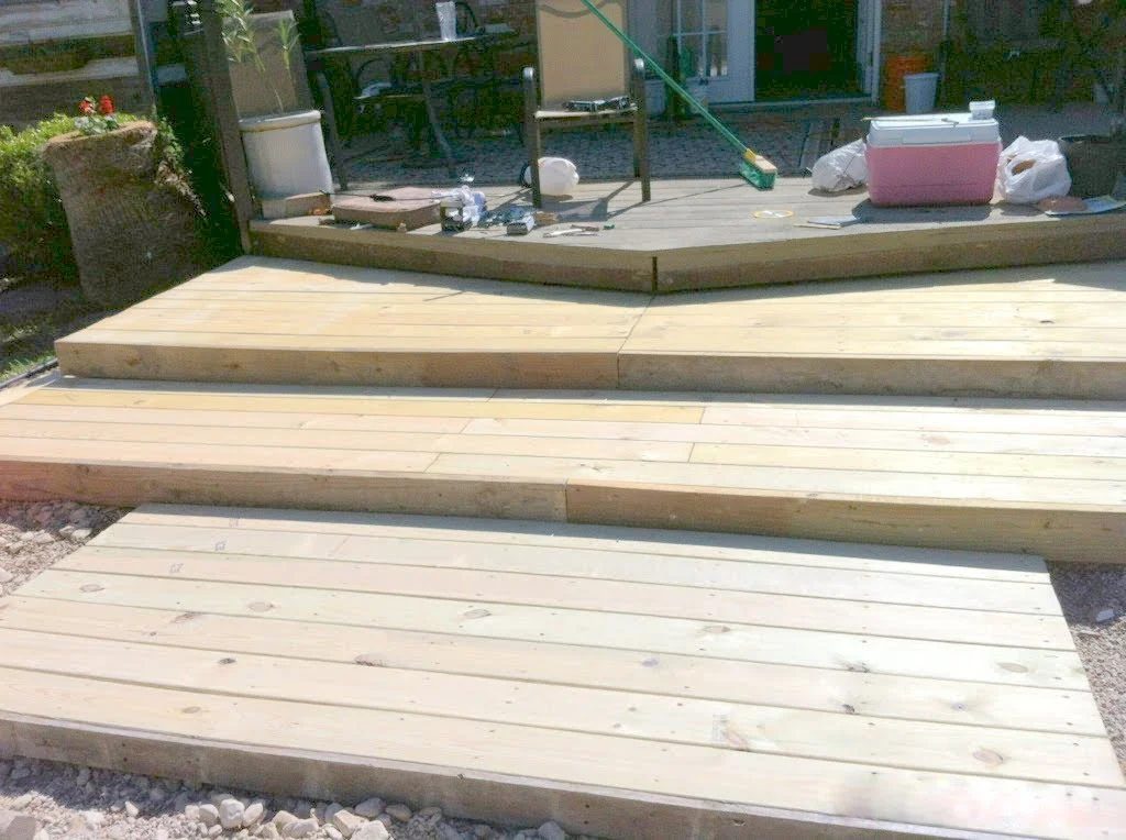 triple-tier wooden pallet deck, The Second Wind of Texas featured on Bekob