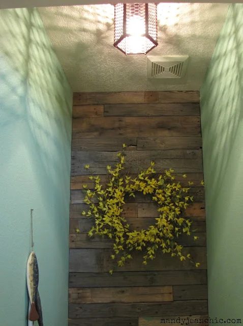 How to Build a Pallet Wood Wall
