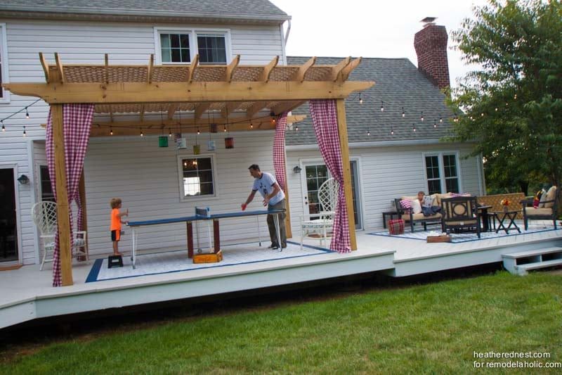 Build a Handmade deck pergola to make your backyard well fitted for relaxing and entertaining! Full walkthrough from The Heathered Nest on Bekob.com