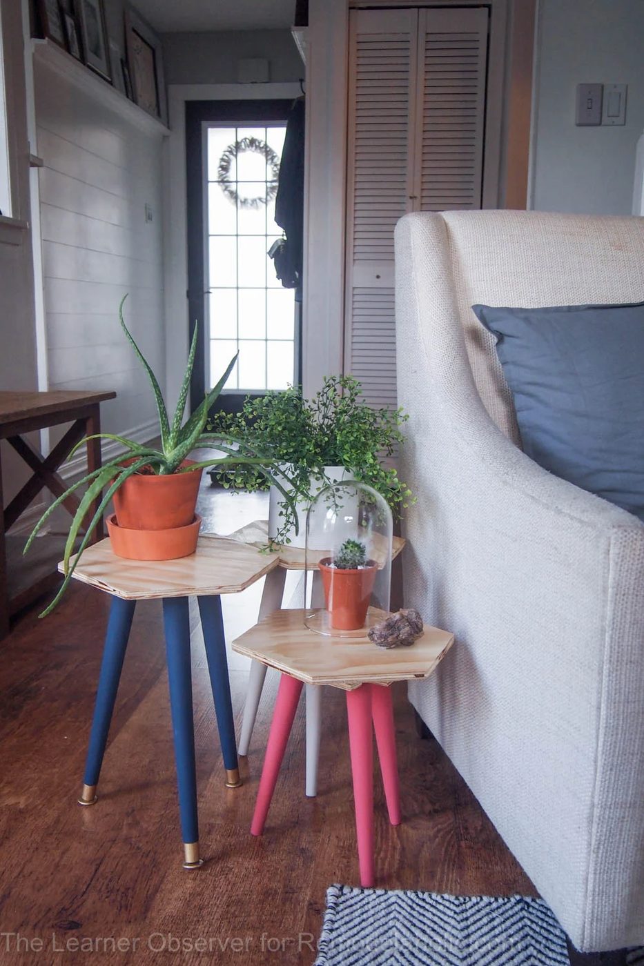 Make your own stools or plant stands by using the legs from thrifted tables and some plywood! An inexpensive and straightforward weekend project by The Learner Observer for Bekob