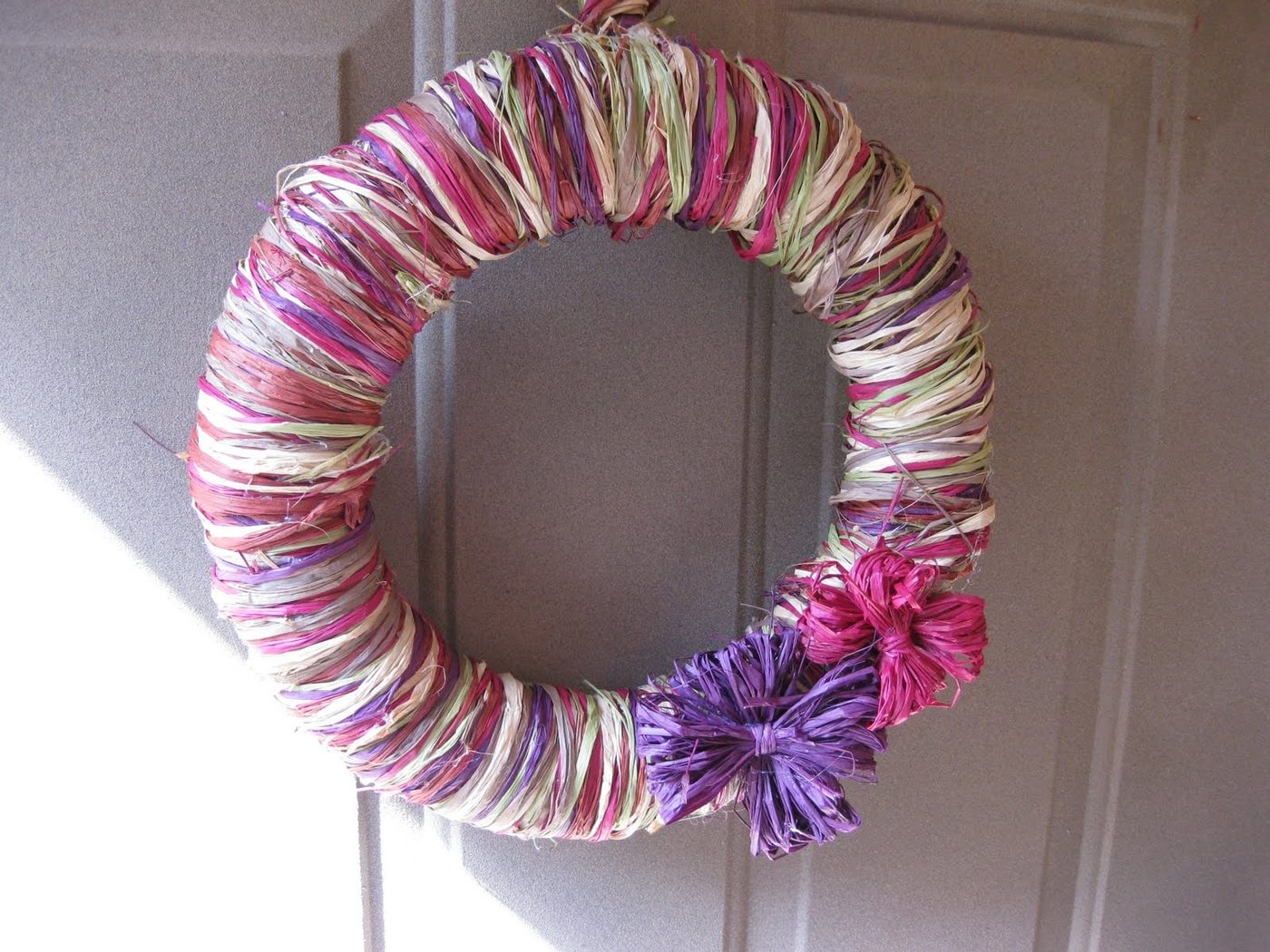 Handmade Raffia Wreath walkthrough; Holiday Decorating