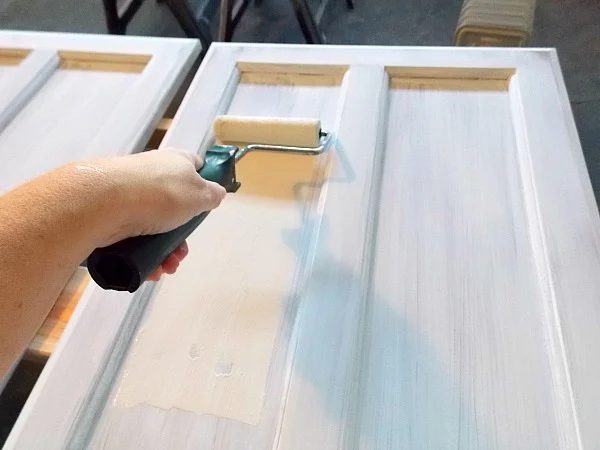 Cabinet Door Painting walkthrough by The Palette Muse featured on Bekob
