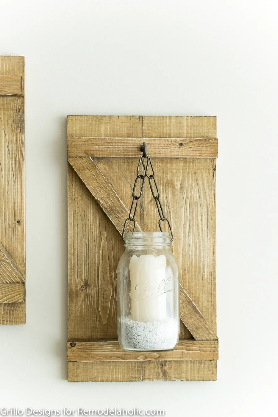 Bring the rustic farmhouse style home with this straightforward and inexpensive mason jar candle holder or vase. It's straightforward to make your own hanging mason jar!