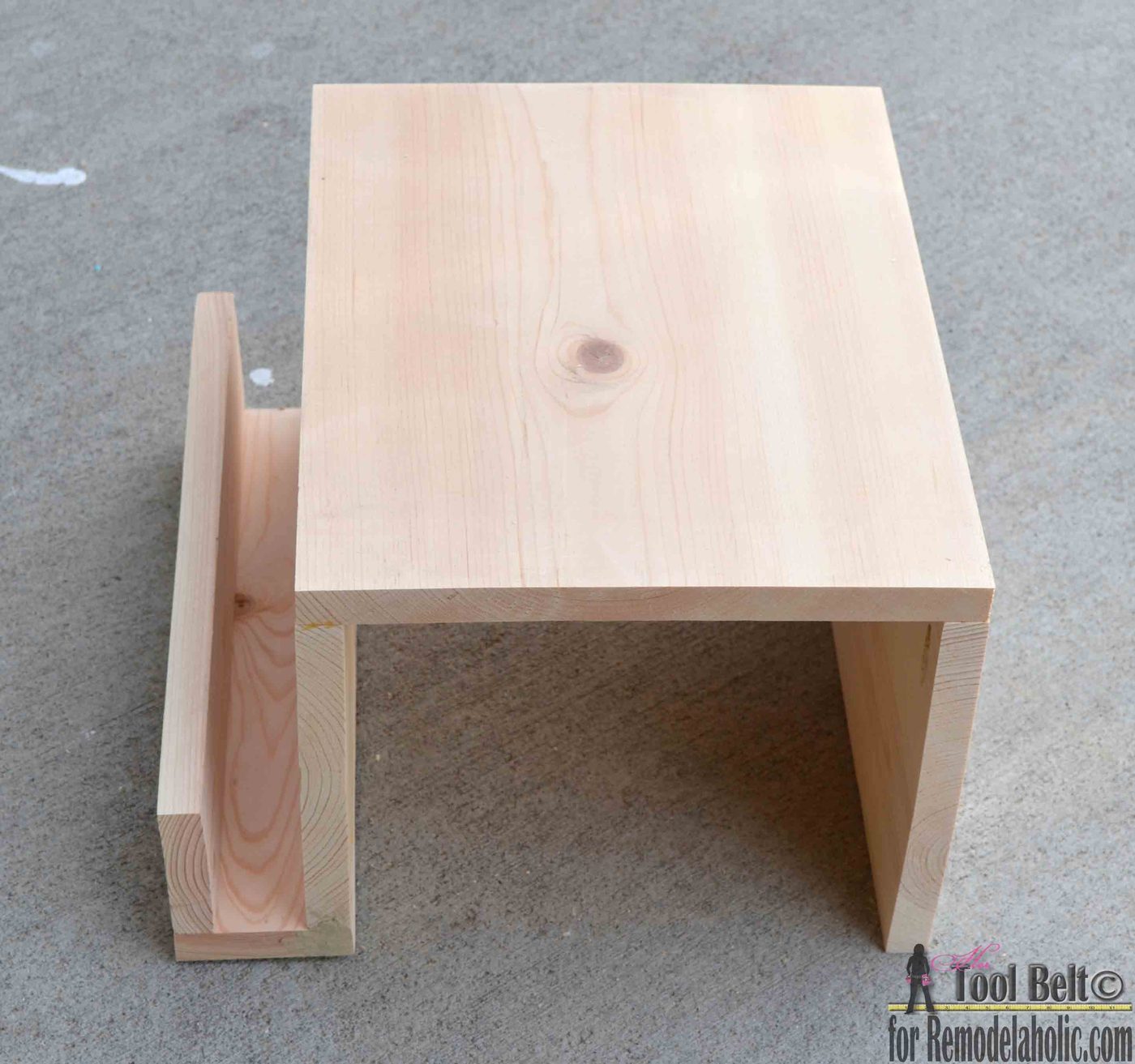 Need a little extra space for your game time snacks and drinks? Build this clearly straightforward sofa arm table to give you a stable surface all game long! Free plans and walkthr