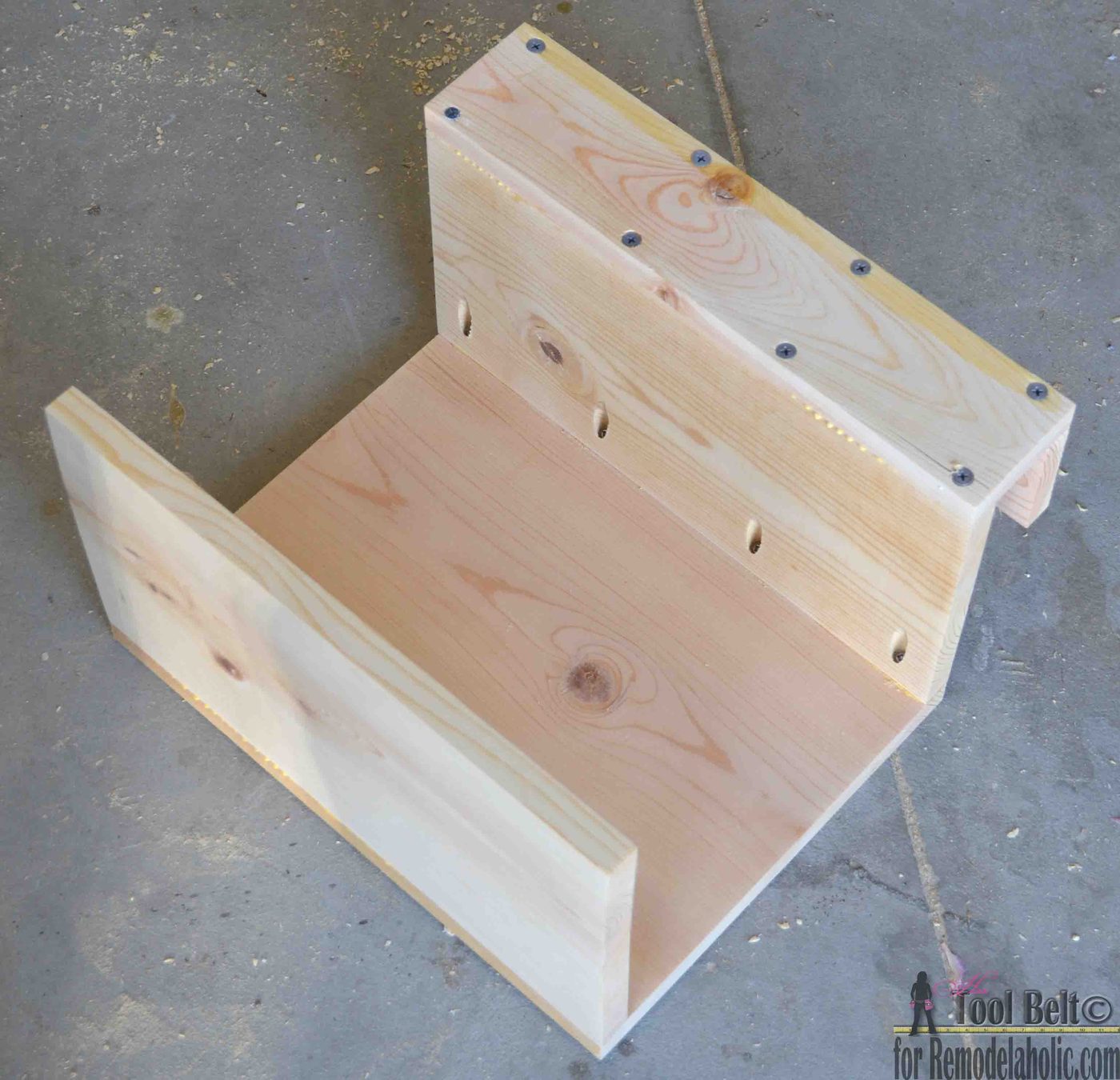 Need a little extra space for your game time snacks and drinks? Build this clearly straightforward sofa arm table to give you a stable surface all game long! Free plans and walkthr