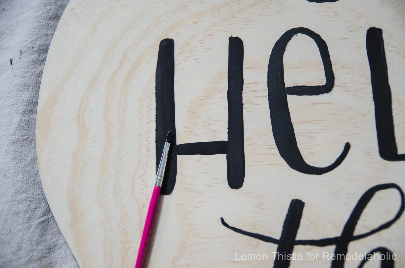 Love this speech bubble sign! You could put ANY phrase on it- or make it a chalkboard.