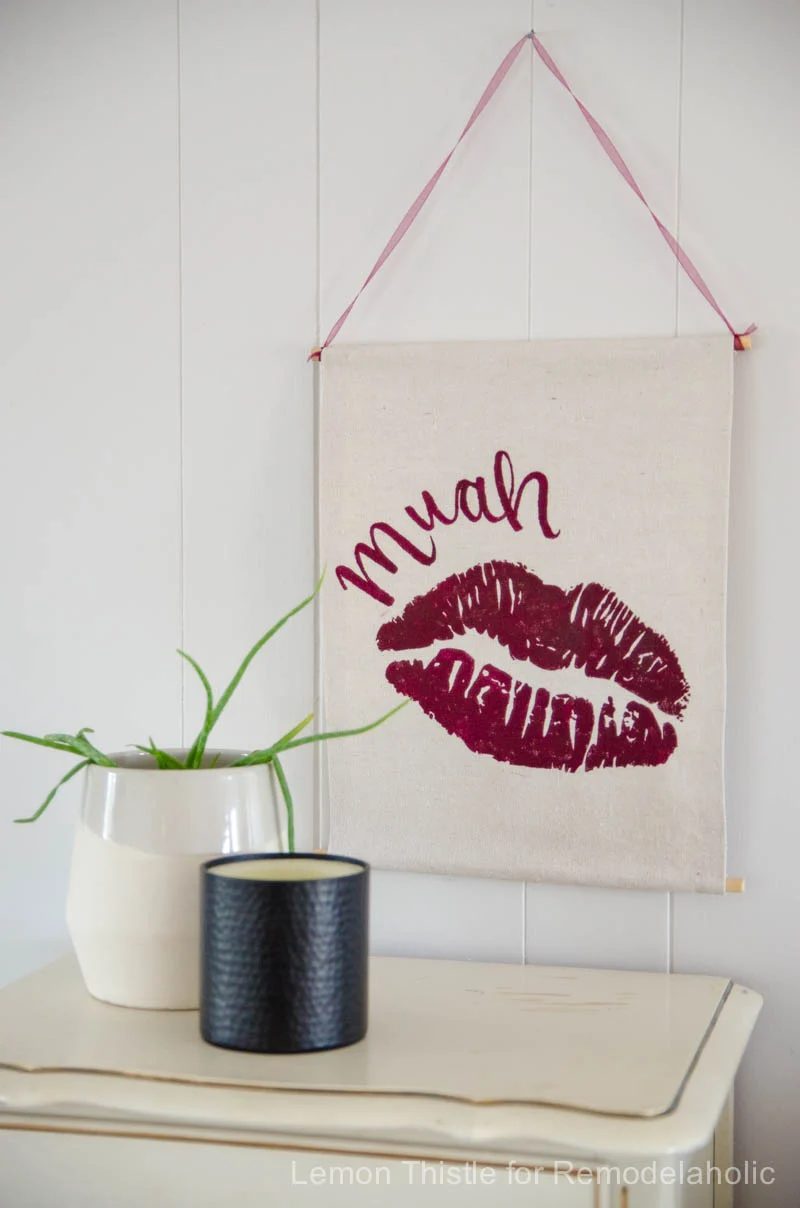 straightforward no-sew banner for a Valentine's Day wall hanging -- so straightforward to customize for any holiday @Bekob (4)