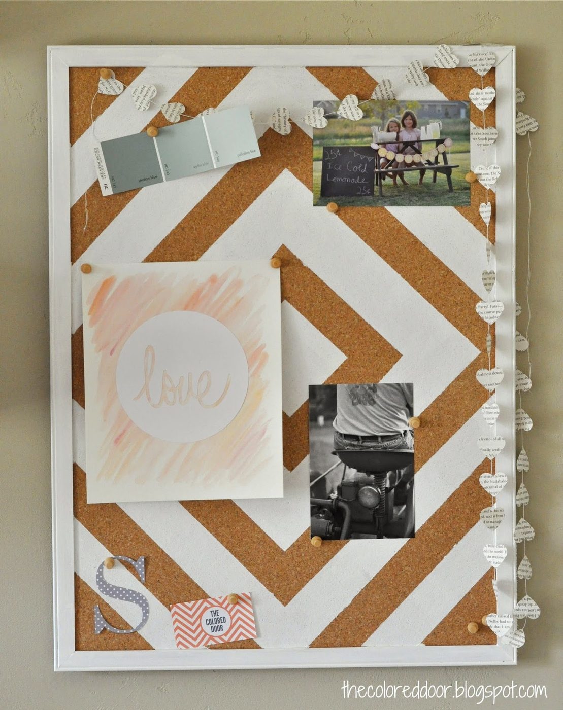 painted bulletin board - The Colored Door via @Bekob