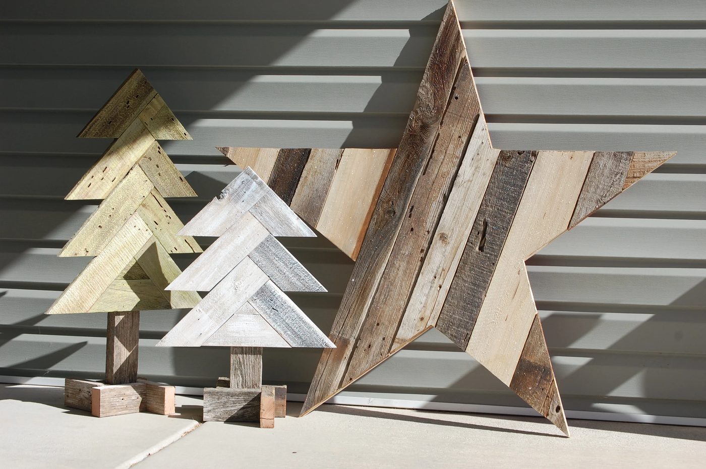 Build a Large Rustic Wood Star from Old Fence Boards