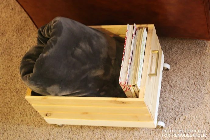 A striking multi-purpose display box with gold accents that's ideal for magazines, blankets, and toys!