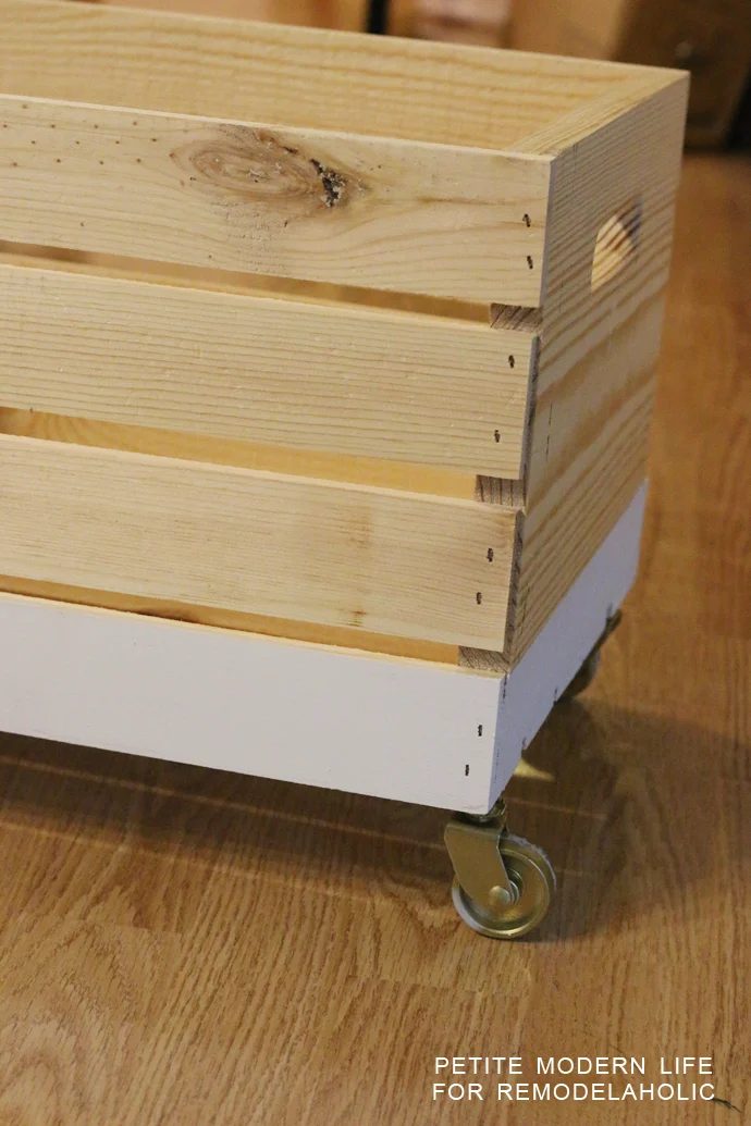 A striking multi-purpose display box with gold accents that's ideal for magazines, blankets, and toys!