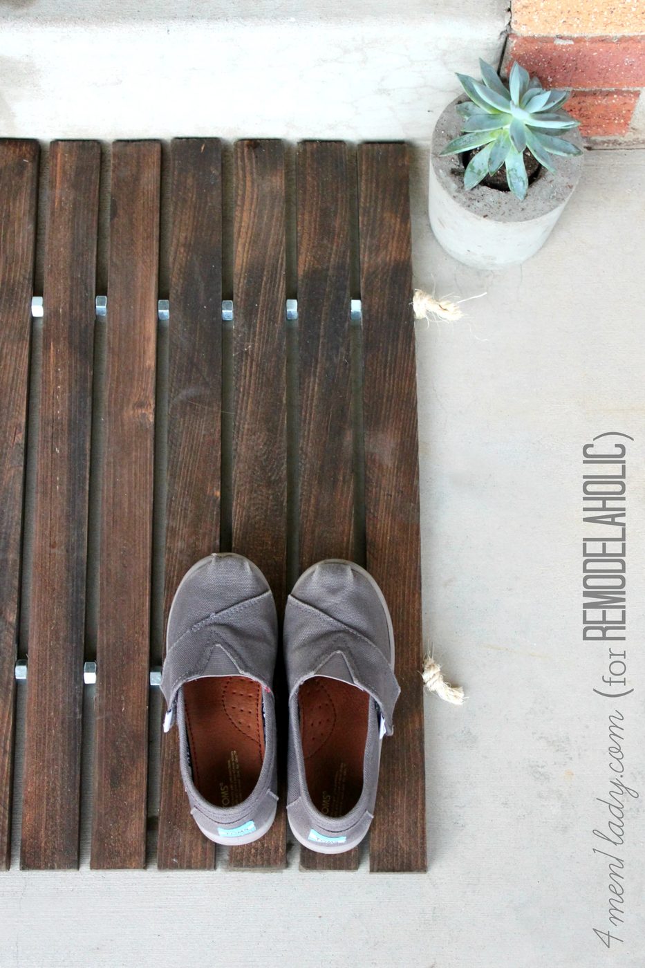 handmade wood stake doormat | 4men1lady on Bekob.com