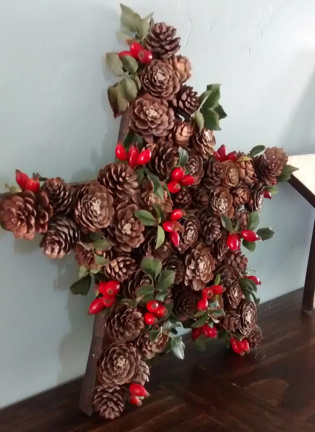 Holly Berry and Pine Cone Star for Christmas and Winter Decor How to build 3 wooden Christmas stars from just ONE board, for about $12. These decorative wood stars are great for de