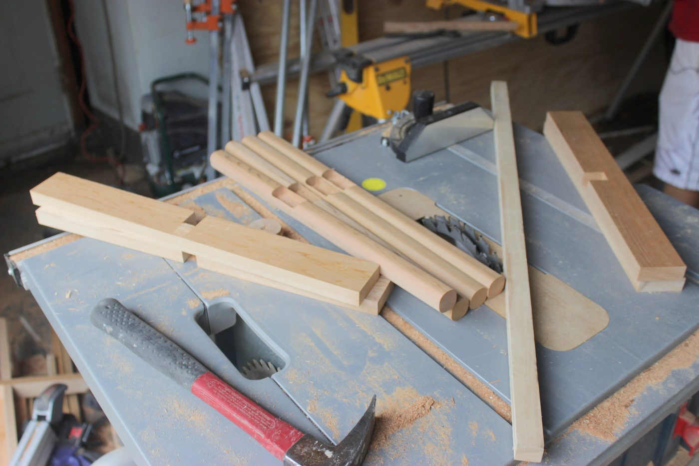 How to Build a Wooden Planter Stand | Home Coming for Bekob.com