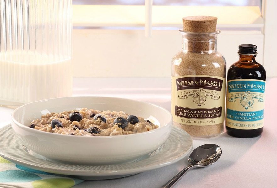 Double Blueberry Chia Oatmeal | FOODIEaholic.com #recipe #cooking #breakfast #brunch #oatmeal #chia #blueberry #healthy