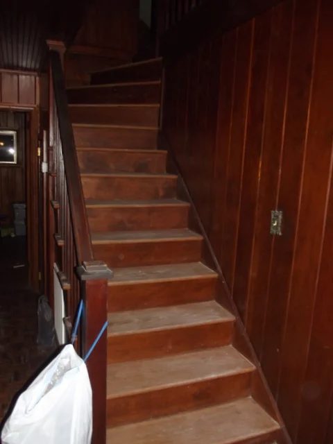 painted staircase before makeover, Chapter37 on Bekob