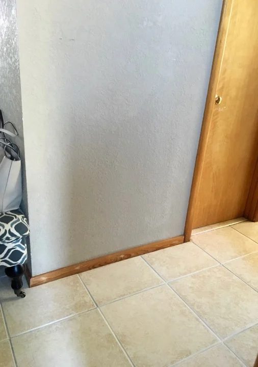 If you're struggling with dated tile, give your floors an straightforward update! It's direct and inexpensive to dye grout to refresh your older tile floor.