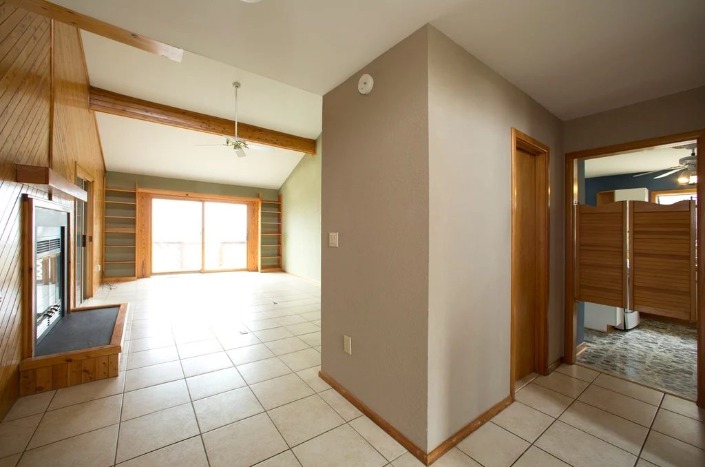 If you're struggling with dated tile, give your floors an straightforward update! It's direct and inexpensive to dye grout to refresh your older tile floor.
