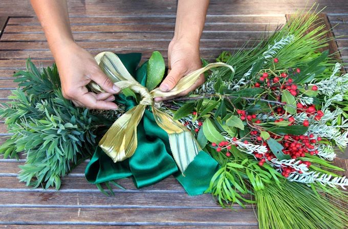 Fresh Evergreen Christmas Swag in 10 Minutes