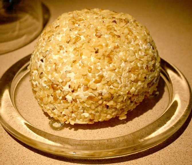 straightforward Cheesy Cheese Ball