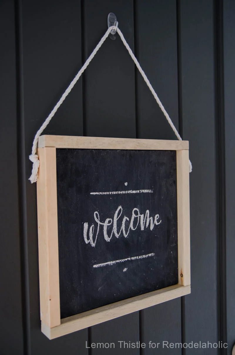 Handmade Hanging Wooden Chalkboard- so direct! Plus free handlettered printable template