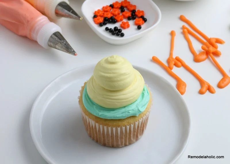 Easter Cupcakes: How to Decorate a Spring Chick Cupcake