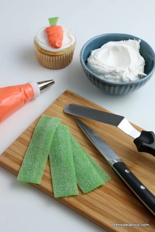 straightforward Easter Cupcakes: How to Decorate a Carrot Cupcake