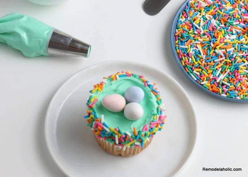 Easter Cupcakes: How to Decorate an Easter Egg Nest Cupcake