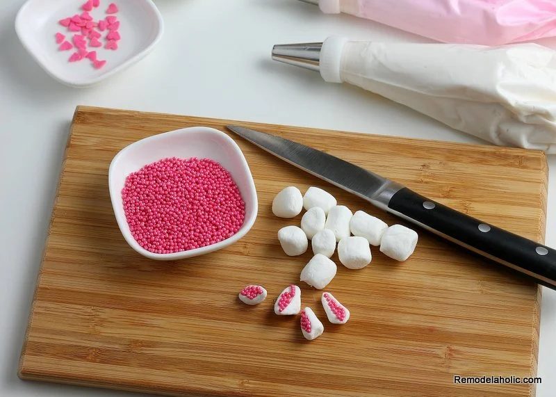 Easter Cupcakes: How to Decorate a Spring Lamb Cupcake