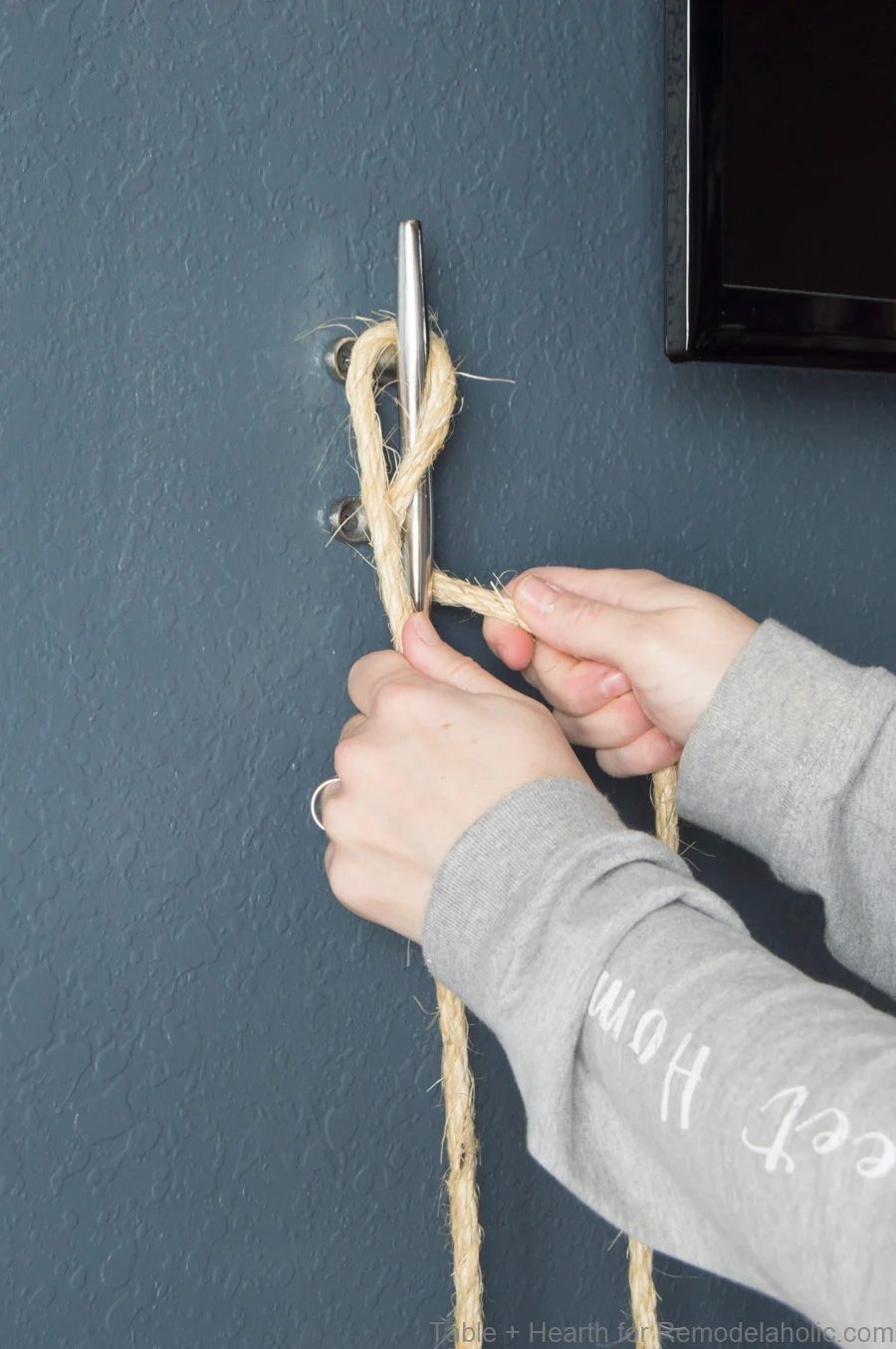 Handmade reclaimed wood floating rope shelf walkthrough | How to make an straightforward hanging rope shelves with wall cleats for decor and electronics #Bekob