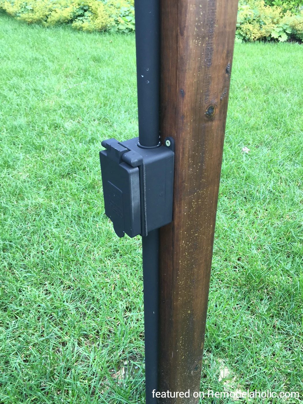 electrical outlet wired to a lighting post for Handmade string lighting around a fire pit, featured on @Bekob wm