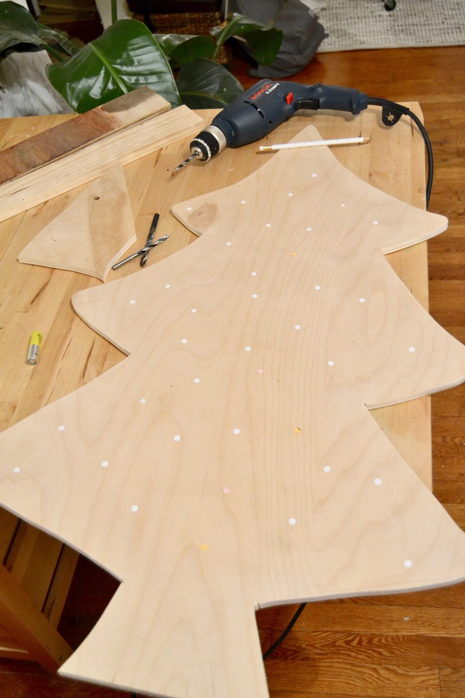 How To Build An straightforward Handmade Plywood Christmas Tree With Lights 05, Best Friends Pizza Club Featured On Bekob