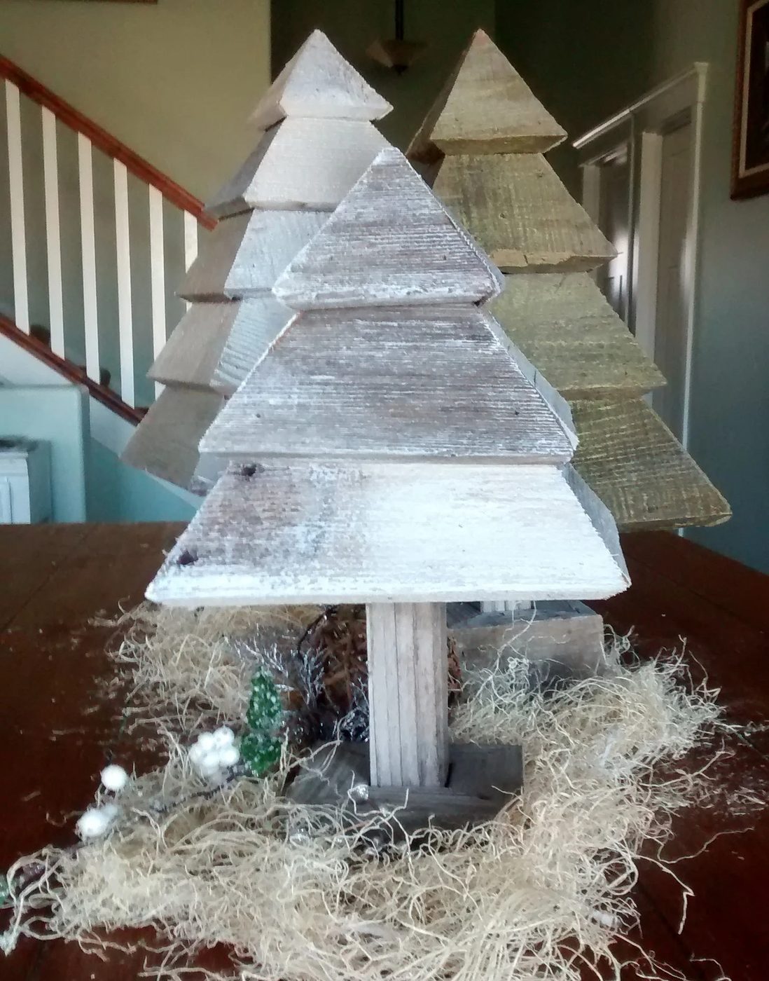 Build a set of rustic 3D wood trees for Christmas and winter decorating, using a couple of old reclaimed wood fence boards and your miter saw.