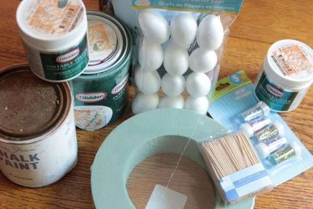 straightforward Easter egg options - paint dipped eggs by thespacebetweenblog.net for Bekob.com