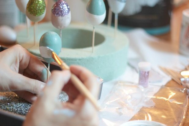 Easter egg options - paint dipped eggs by thespacebetweenblog.net for Bekob.com