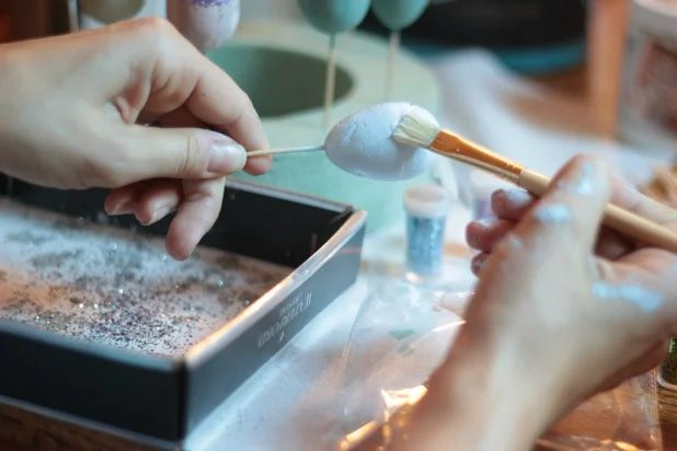 straightforward Easter craft option - paint dipped eggs by thespacebetweenblog.net for Bekob.com