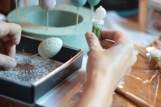 straightforward Easter craft option - paint dipped eggs by thespacebetweenblog.net for Bekob.com