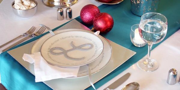 straightforward Place Card & Christmas Tablescape