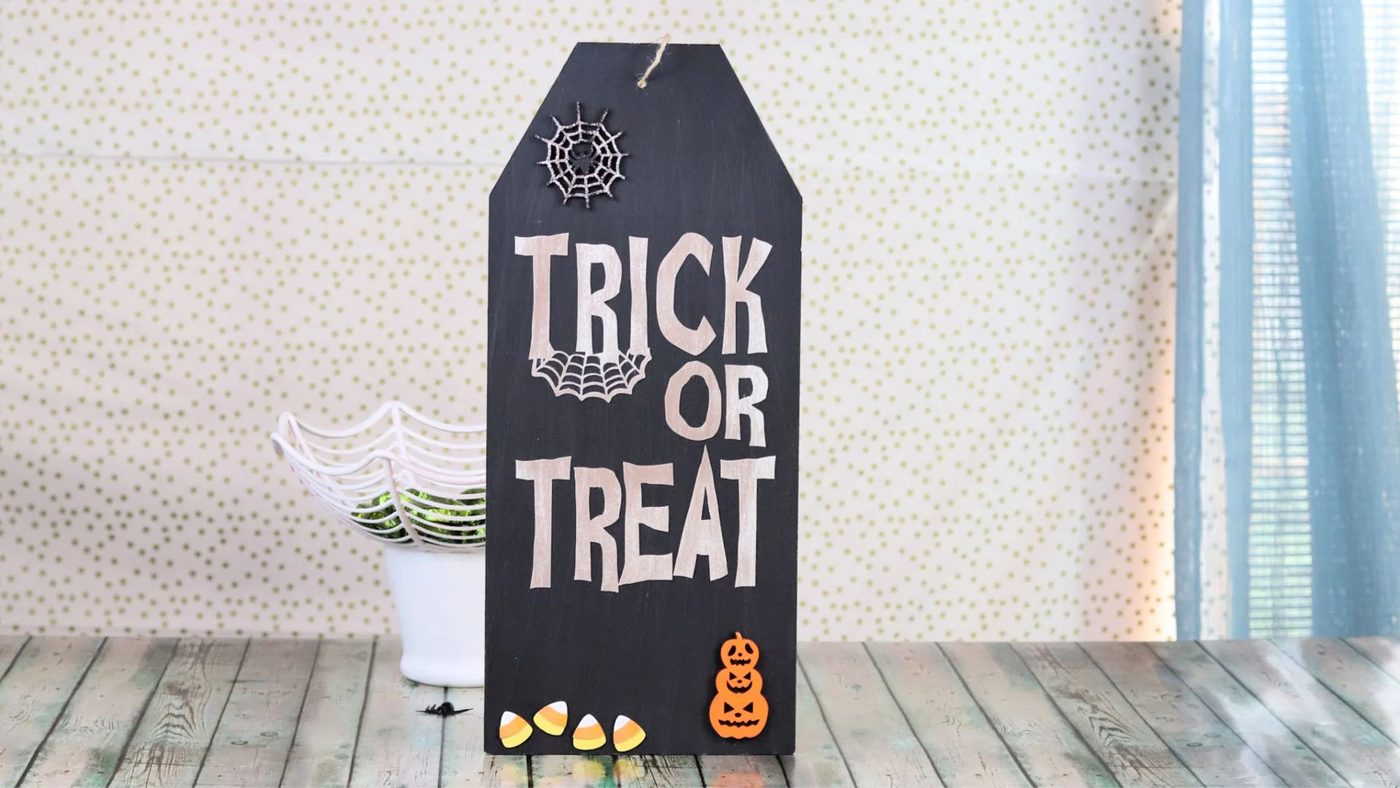 Creative Ramblings Halloween Sign