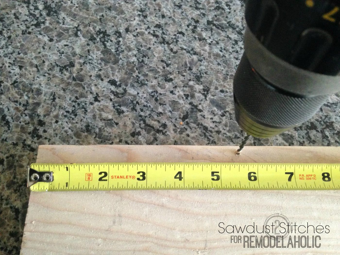 suspended shelving pre drill.jpg Bekob