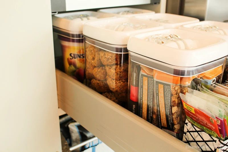 ORganized Snack Pantry For Family By @Bekob 12