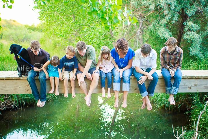 What to Wear for Family Photos via Tipsaholic.com