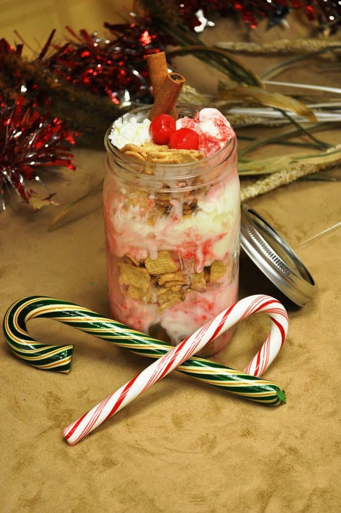 Eggnog Parfait | FOODIEaholic.com #recipe #cooking #holiday #dessert #treat #eggnog #parfait #fruit