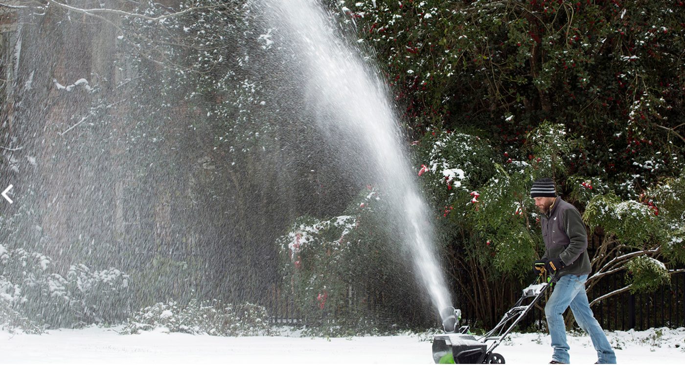 Snow Blowint Hte Yard