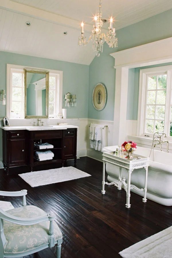 elegant bath with chandelier, Windsor Smith via House of Turquoise on Bekob.com