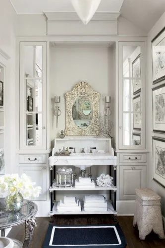 Gwyneth Paltrow's elegant master bath, via Habitually Chic on Bekob.com