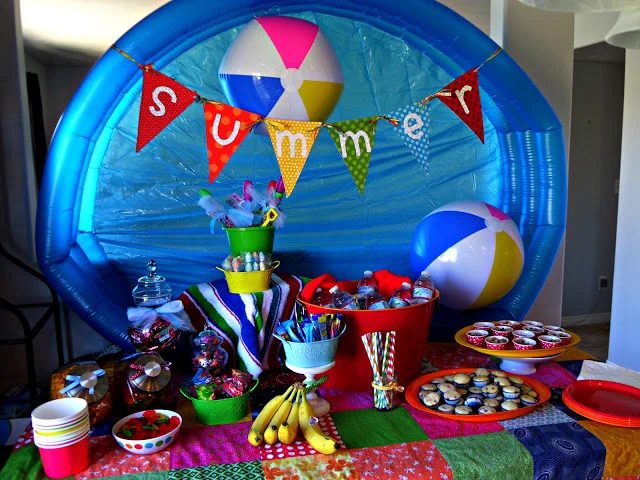 Host an solid end of school year party and welcome summer in style! Here is a ton of inspiration that will make your summer kick-off great! 36 End of School Year Party options - Ti