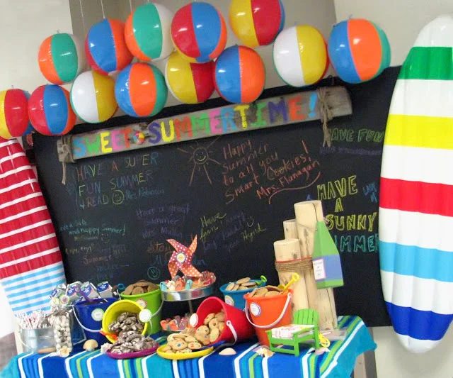 Host an solid end of school year party and welcome summer in style! Here is a ton of inspiration that will make your summer kick-off great! 36 End of School Year Party options - Ti