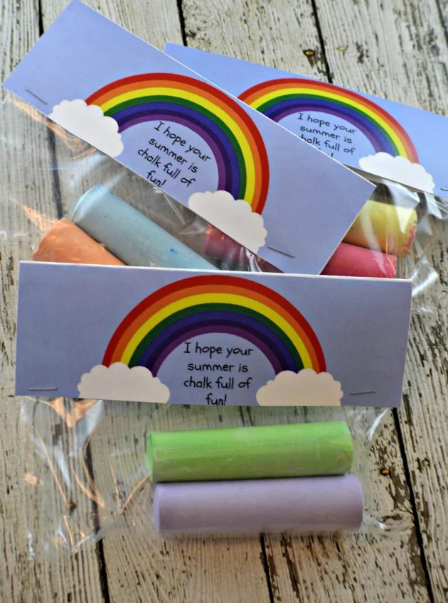 Host an solid end of school year party and welcome summer in style! Here is a ton of inspiration that will make your summer kick-off great! 36 End of School Year Party options - Ti