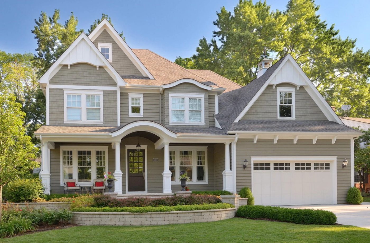 Exterior Paint Colors that Increase Curb Appeal | Copley Gray Benjamin Moore | More info on Bekob.com